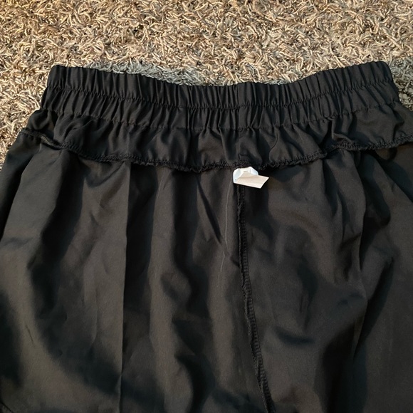 Black casual lounge shorts. Waist is elastic and is scrunched (see pictu… - Picture 4 of 4